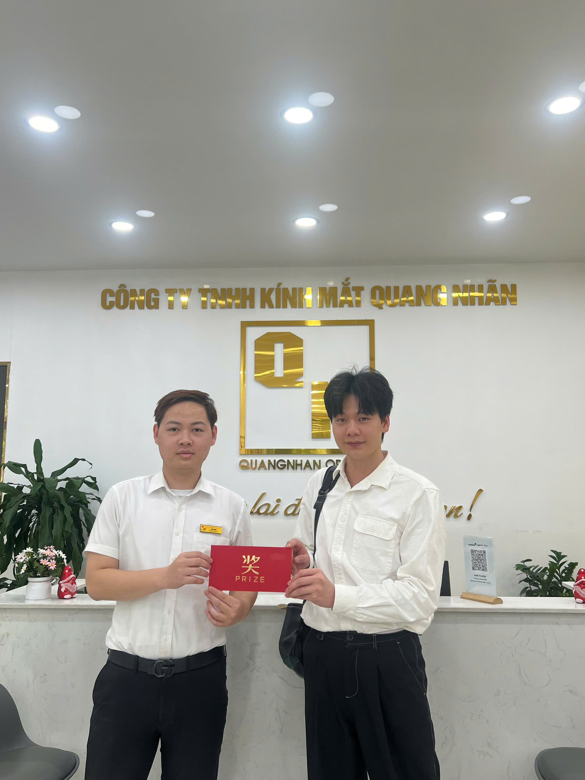 Đại Diện Thương Hiệu Jeep Trao Tặng Phần Thưởng Cho Các Đại Lý Có Doanh Số Bán Hàng Cao Nhất Năm 2024